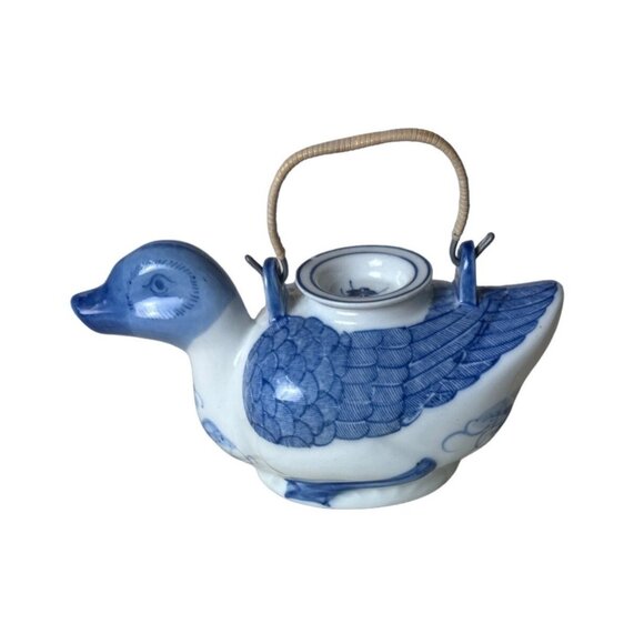 Chinese VTG Teapot Hand Painted Blue White Duck Wrapped Handle With Lid - Picture 3 of 12